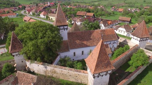 Reportaj La Reppublica în România: există un sat săsesc distrus de Ceauşescu care a renăscut datorită unui exilat care s-a întors acasă  / ”Păstrarea acestei moșteniri este o victorie întârziată asupra atitudinii inumane și disprețuitoare a regimului comunist