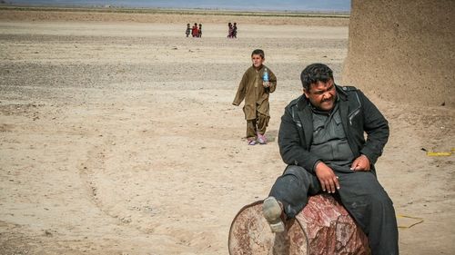 REPORTAJ Cum funcționa în urmă cu cinci ani Afganistanul controlat de trupele aliate: frica de talibani era omniprezentă, cimitirele ”provizorii” împânzeau țara