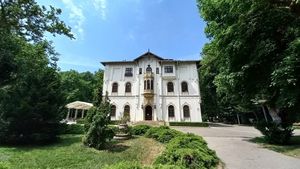 EXCLUSIV Domeniul Ştirbey din Buftea de 24 de hectare a fost vândut pentru 8 milioane de euro unei firme controlate de o apropiată a familiei Voiculescu, după ce statul nu şi-a exercitat dreptul de preemţiune / Cine este Dana Bugean, angajată ani buni în trustul Intact și reprezentantul legal al PPUSL