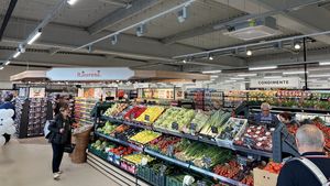 BREAKING Premieră. Multinaționala Mega Image vinde magazine către un retailer român, pentru a primi undă verde să cumpere rețeaua Profi