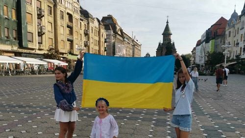 FOTO Ziua Independenței Ucrainei sărbătorită de refugiații din Timișoara. S-au strâns bani pentru a cumpăra un vehicul de transport pentru Brigada 33 din Ucraina