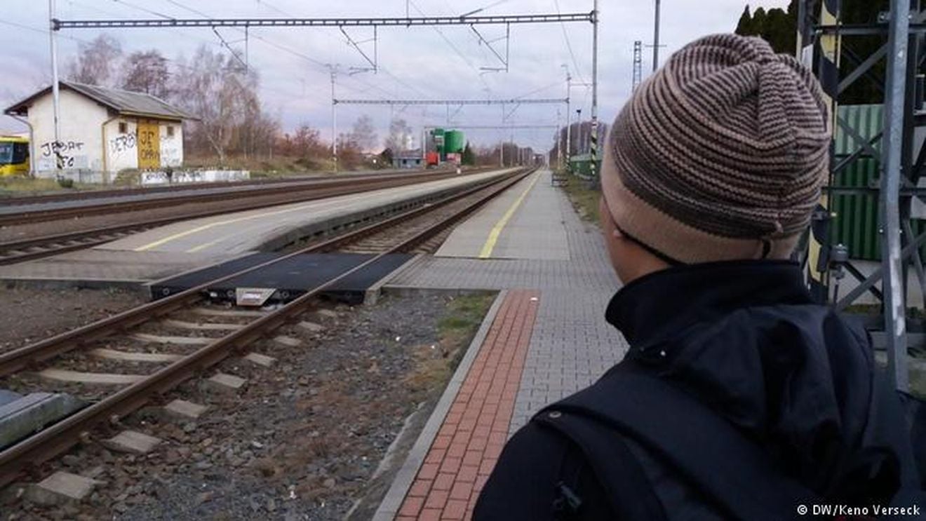 Premierul anti-migrație și muncitorii vietnamezi, mongolezi, ucraineni și români angajați la firmele lui