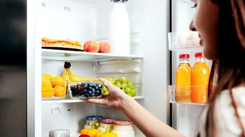 Gesturi simple care îți pot reduce facturile la jumătate. Un frigider necurățat poate consuma și de două ori mai mult