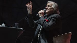 Spitalul Foișor: Starea generală a lui Florin Piersic s-a ameliorat. Actorul s-a ridicat în picioare la marginea patului după mai multe săptămâni