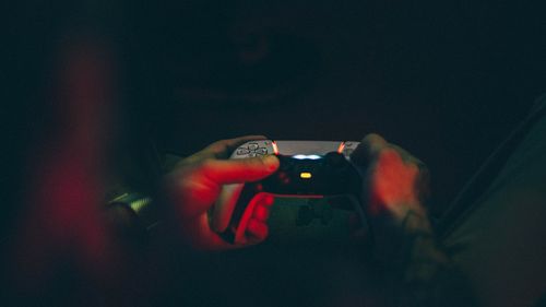 Piaţa de jocuri video va reveni pe creştere în acest an, graţie vânzărilor solide de console: „Jocuri aşteptate de mult vor fi lansate în 2023”