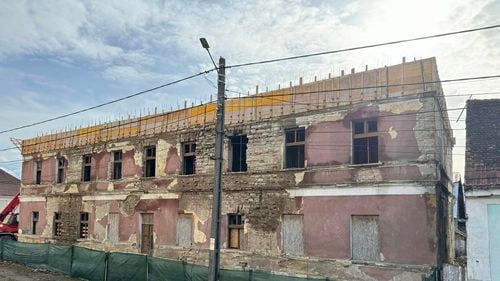 Rămăşiţe umane descoperite în planşeul unei foste şcoli dintr-o comună bistrițeană / Clădirea a fost cumpărată recent de un fost deputat