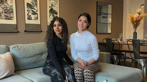 Două tinere câștigă lunar sume uriașe din închirierea unor case pe care nu le dețin