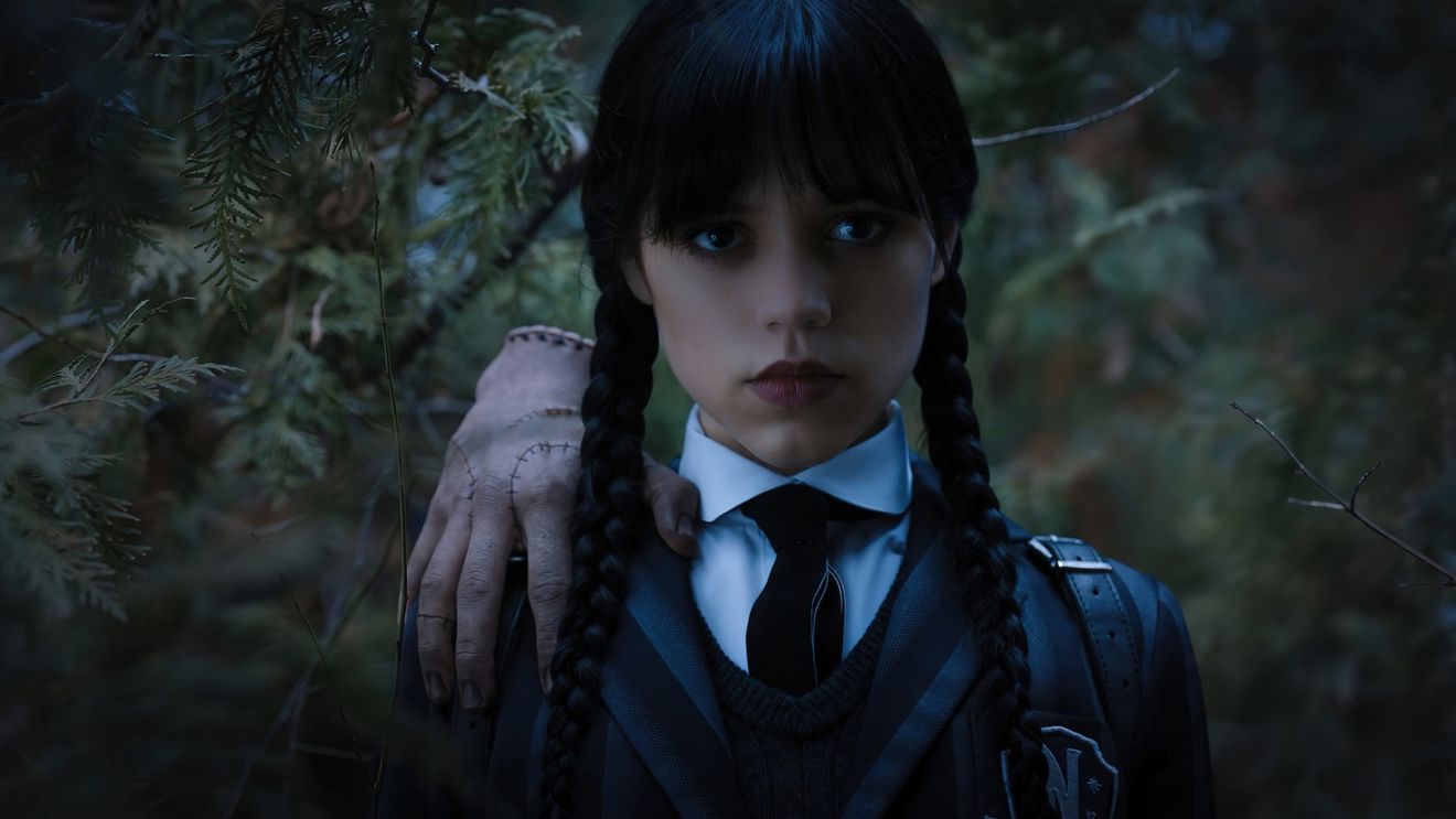 Unde a fost filmat serialul "Wednesday" în România / În curând, sezonul 2 pe Netflix