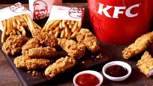 KFC va introduce în meniuri carne creată în laborator cu imprimante 3D din celule de pui și plante