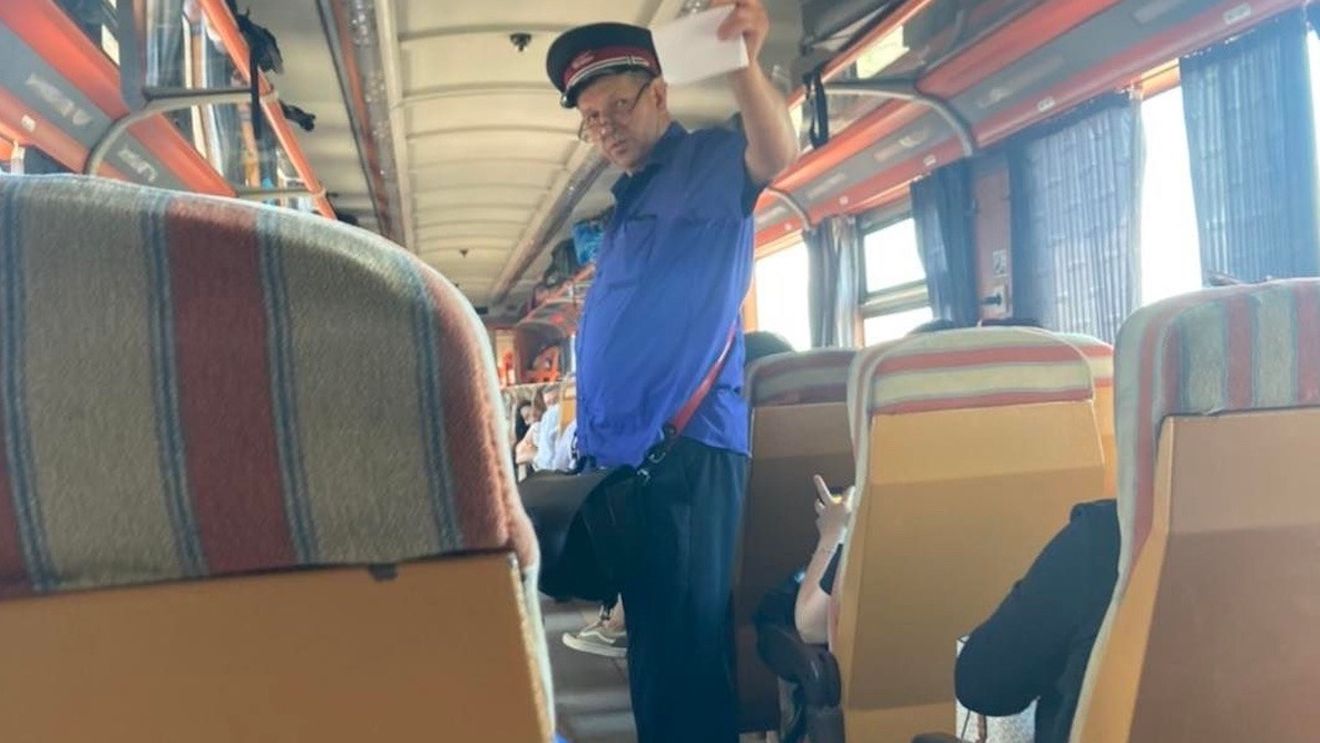 Deputatului USR Iulian Bulai i s-a cerut șpagă în tren: ”Discret, se apleacă spre mine și îmi zice să îi dau 70 de lei și să rămână așa”