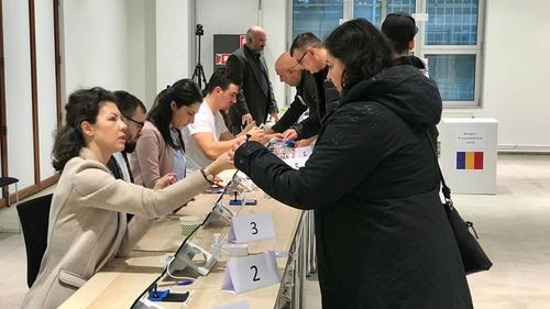 USR a atacat în instanţă decizia BEC prin care s-a stabilit că prelungirea programului secţiilor de vot din străinătate la alegerile prezidenţiale se poate face doar în ziua de duminică