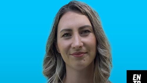 VIDEO De 7 ani într-o echipă de studenți români, Corina Fugaru (30 de ani), despre un nou prototip „open source” cu emisii reduse de dioxid de carbon al unei stații de transport sustenabile