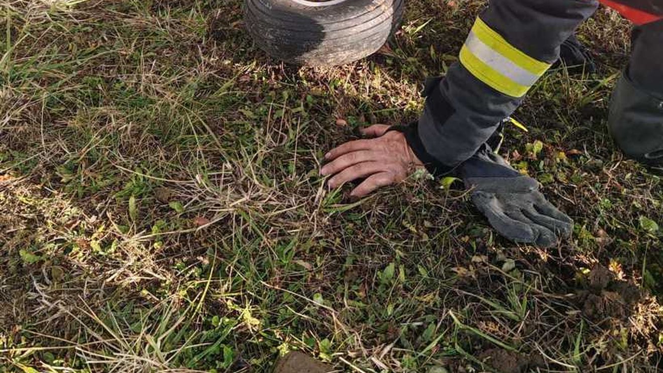 Pilot de avion, rănit în Neamț / A reuşit să aterizeze în siguranţă, cu un avion ușor, după ce a avut defecţiuni la o roată