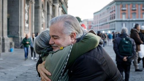 Aflată din nou în lockdown, Belgia a introdus ”partenerul de îmbrățișări”, pentru sănătatea mintală a populației. Ce este mai exact „knuffelcontact”