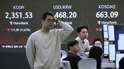 LIVE Donald Trump amenință China cu tarife vamale suplimentare de 50% / Mișcare de panică pe bursele mondiale / Cea mai proastă zi pe Bursa din Hong Kong din ultimii 28 de ani / Zi neagră pe bursele europene / S&P 500 și Nasdaq intră în teritoriul „bear market”