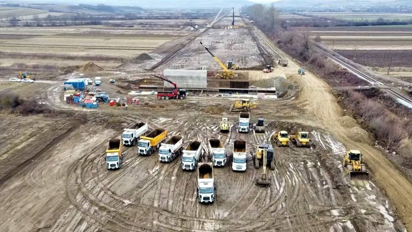 Cinci companii au depus oferte pentru construirea secţiunii Chiribiş-Biharia a Autostrăzii Transilvania