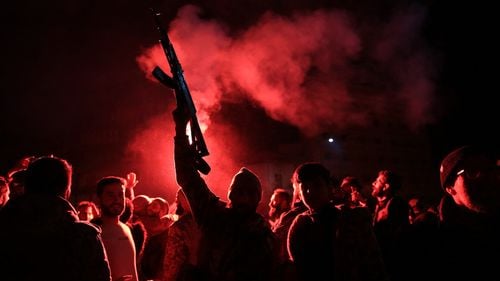 AFP: Mormântul tatălui lui Bashar al-Assad, incendiat în orașul natal din Siria