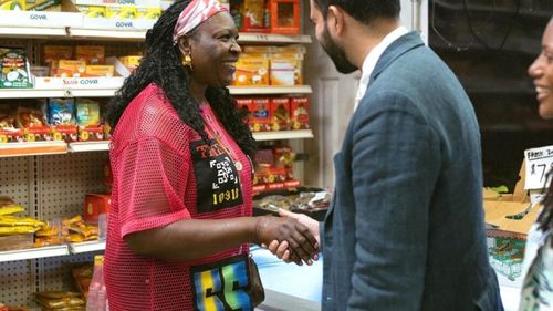 Accesul la alimente la prețuri accesibile ocupă un loc important în discursul de campanie al lui Zohran Mamdani, candidatul stângii la alegerile de primar al NY, de pe 4 noiembrie