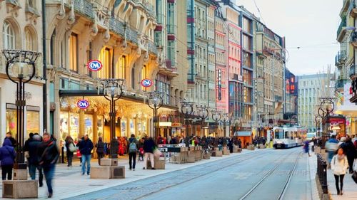 O cerşetoare româncă de etnie romă face ca Elveţia să fie condamnată la CEDO: ”Reclamanta avea dreptul, inerent demnităţii umane, de a-şi putea exprima suferinţa şi a încerca să-şi asigure nevoile prin cerşetorie”