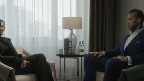 „Stalin a fost evreu”, „cabaliștii sunt pedofili”: prezentatoarea tv Candace Owens răspândește teorii conspiraționiste împreună cu Tristan Tate, personajul controversat acuzat anterior de viol și trafic de persoane atât în Marea Britanie cât și în România