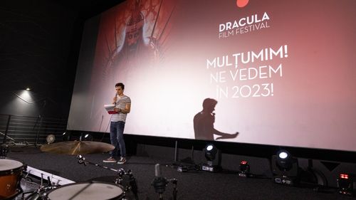 Dracula Film Festival, inclus în topul mondial al festivalurilor de gen, lansează competițiile de filme pentru ediția 2025 / Secțiunile sunt Dracula Trophy, Little Dracula, Vlădutz și Dracula Digital