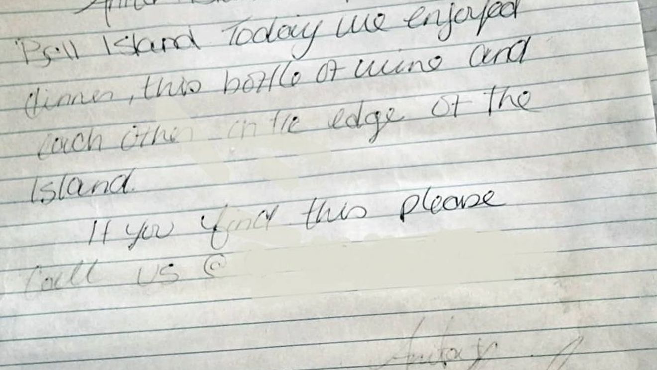 Mesajul unui cuplu canadian într-o sticlă, găsit după 13 ani într-un golf din Irlanda / Ce face acum cuplul care a aruncat mesajul în Atlantic