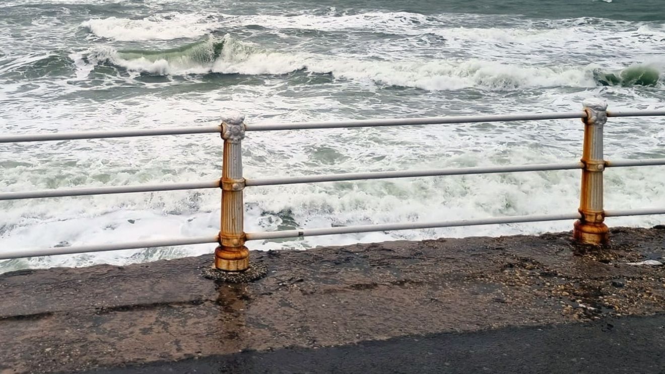 METEO Cod galben de vânt puternic în zone din 12 judeţe, pe parcursul zilei de luni