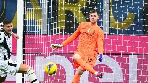 Al doilea portar al Interului, Josep Martinez, lovește cu mașina un bătrân în scaun cu rotile: bărbatul moare pe loc / Conferința de presă a lui Cristi Chivu programată astăzi a fost anulată