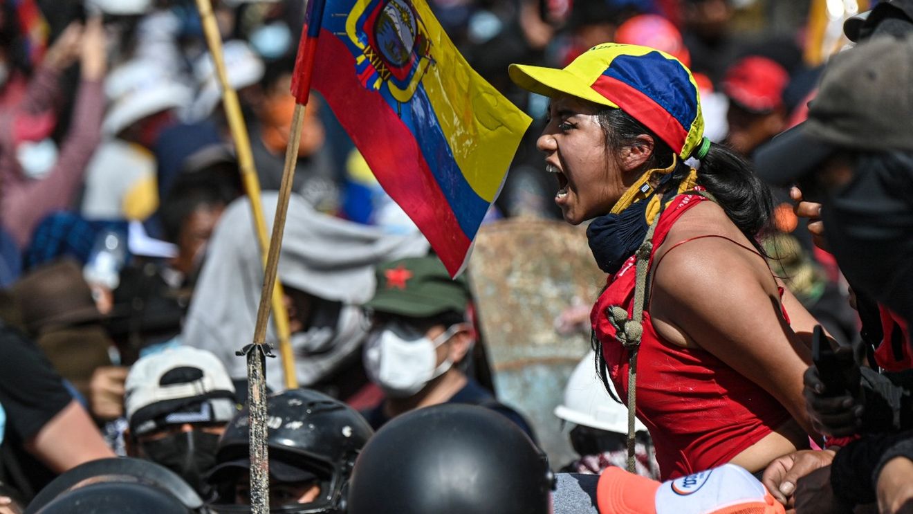 VIDEO Incidente violente în fața Parlamentului din Ecuador. Șase persoane au murit în urma ciocnirilor dintre protestari și poliție