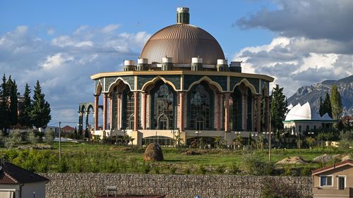 Albania va crea la Tirana un stat musulman pentru ordinul religios Bektashi, în stilul Vaticanului