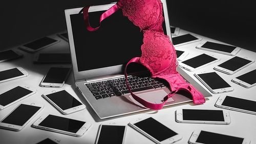 Un magazin caritabil din Țara Galilor le cere oamenilor să nu doneze jucării sexuale