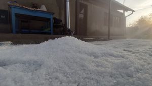 În Vâlcănești, stratul de gheață are câțiva centimetri / Vreme extremă în ziua de Paște, în Prahova