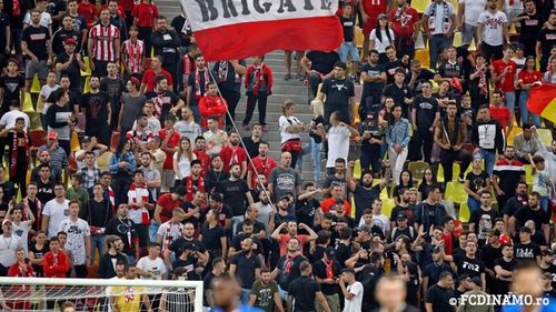 Polițist de la circulație, lovit cu o piatră în cap de un suporter dinamovist / Piatra a fost aruncată dintr-o mașină aflată în mers / Dinamo București a jucat joi, la Galați, cu Oțelul