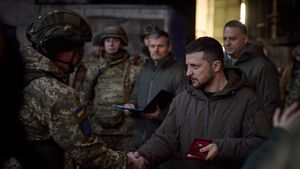 Vizita lui Zelenski la Bahmut arată contrastul dintre el și Putin - New York Times