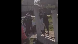 VIDEO Conflict între forțele de ordine și localnici din Bărbulești (Ialomița)