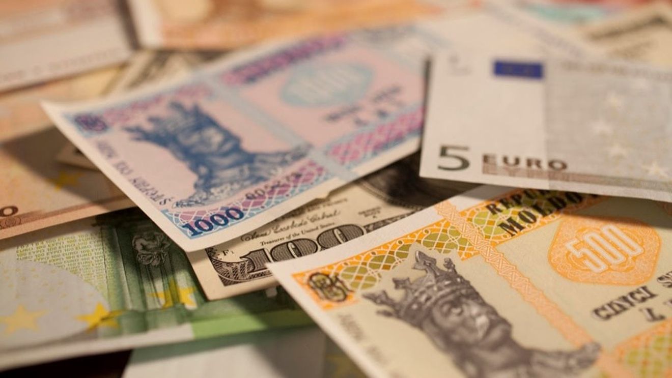 Se limitează plățile cash în Republica Moldova / Ce prevede proiectul de lege aprobat în primă lectură