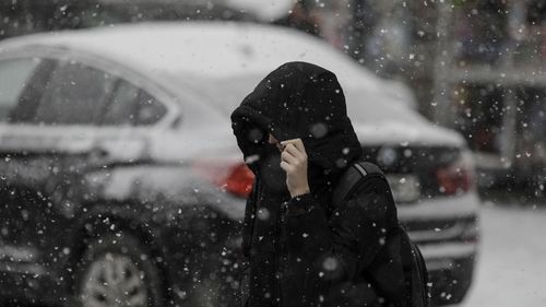 Ninsoare în București. Cât timp va mai ninge în Capitală. Meteorologii au emis o prognoză specială