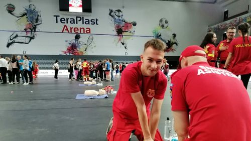 VIDEO Maratonul resuscitării: 3.000 de persoane au participat la atelierele organizate duminică la Bistrița