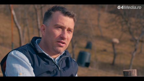 VIDEO „Viața fără ceas”. Omul care își trăiește visul și inspiră multe familii tinere