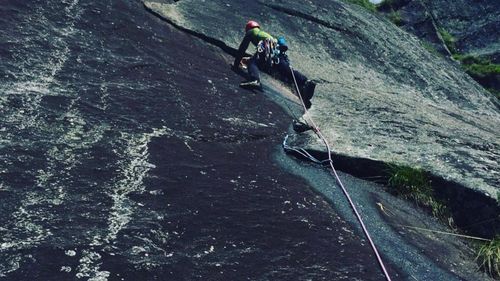 La doar 23 de ani, americanul Balin Miller a murit în timp ce escalada traseul El Capitan din parcul Yosemite /  Căderea în gol de la 700 de metri a fost transmisă live pe Tik Tok