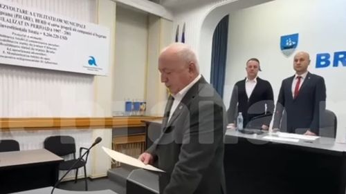 VIDEO Momentul în care consilierul PNL Petrică ”la, la, la” Popa depune jurământul la Brăila trecând peste o bucată din textul pe care-l avea de citit (DeBrăila)