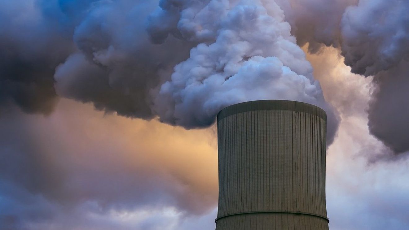 Preţul carbonului în UE a depăşit pentru prima dată nivelul record de 50 de euro pe tonă