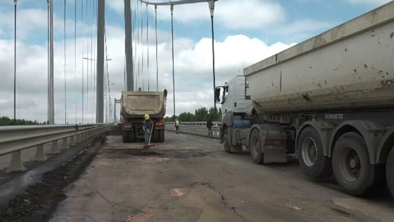 Lucrări de asfaltare pe podul suspendat peste Dunăre de la Brăila, în perioada 6-10 iulie