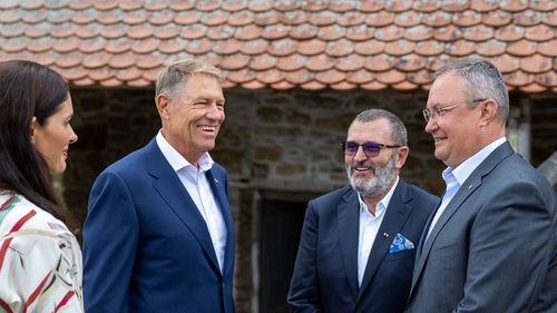 Lucian Bode îi ia apărarea prietenului lui Iohannis de la care Poliția a cumpărat BMW-urile și spune că Schmidt a finanțat USR în campanie: ”Ajută și copiii/ Ce om ești când te ajută cineva și după aceea finanțezi campanii împotriva lui”