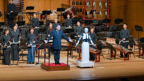 Un robot a condus în premieră un concert al orchestrei naționale din Coreea de Sud