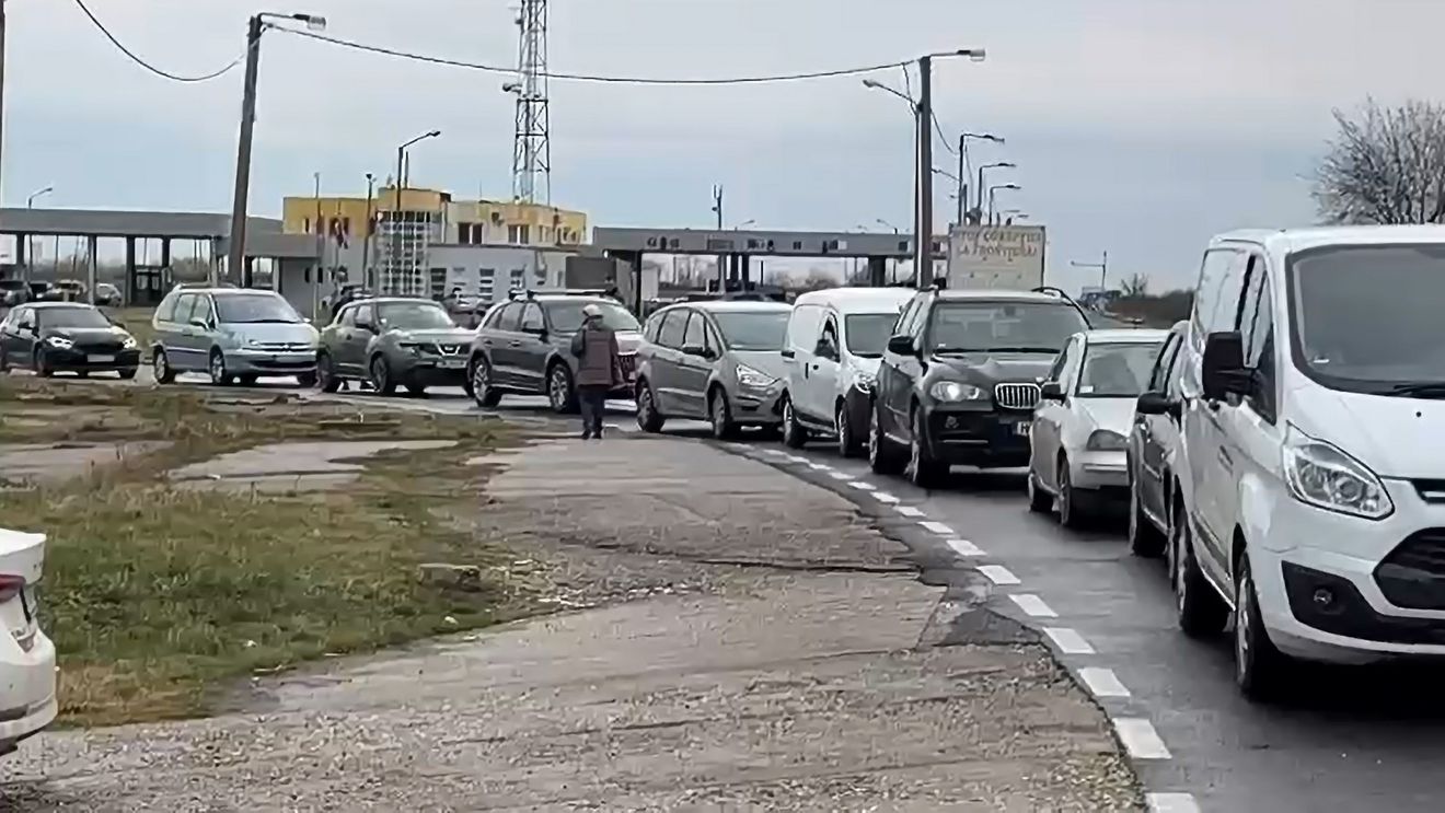 Aglomeraţie în mai multe puncte de trecere a frontierei la ieşirea din ţară către Bulgaria şi Ungaria