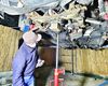 Un mecanic auto, reținut în Vulcan / Vindea mașinile aduse la reparat / Ulterior, mașinile erau dezmembrate