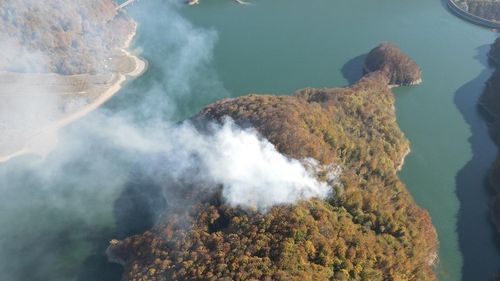 Alertă în Bulgaria: Un incendiu de vegetație amenință locuințe în regiunea Burgas