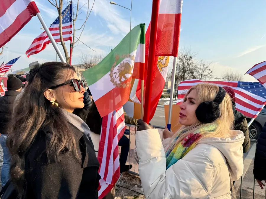 protest iranieni ambasada SUA București