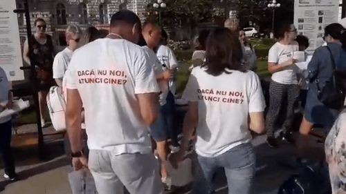 VIDEO Arad: Protest organizat de profesori, nemulţumiţi de „bulversarea” sistemului educaţional prin decizii „pompieristice”